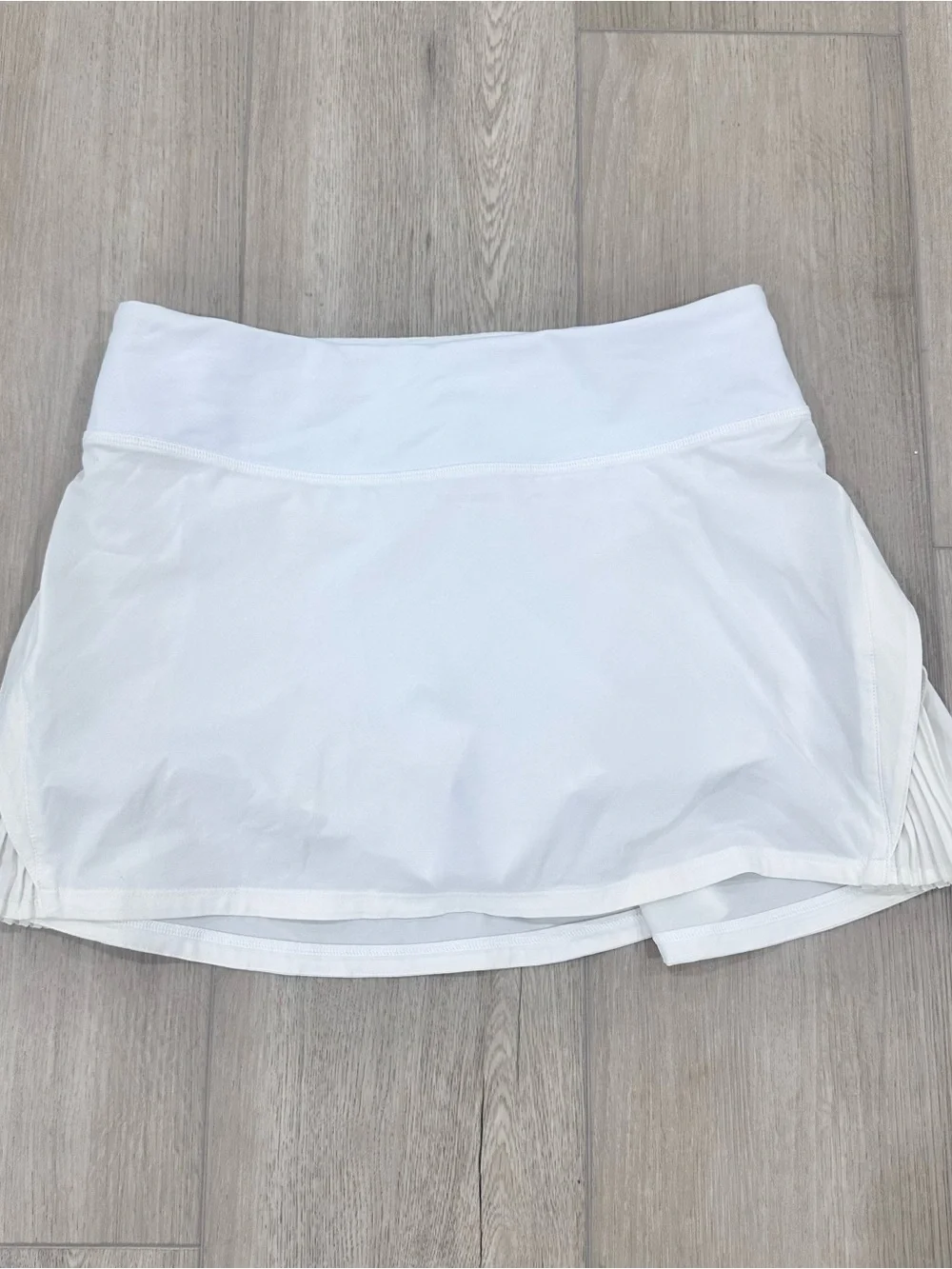 Lululemon play off the pleats skirt white size 4